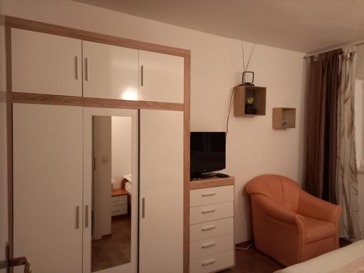 Ferienwohnung Jelena Omiš Exterior foto
