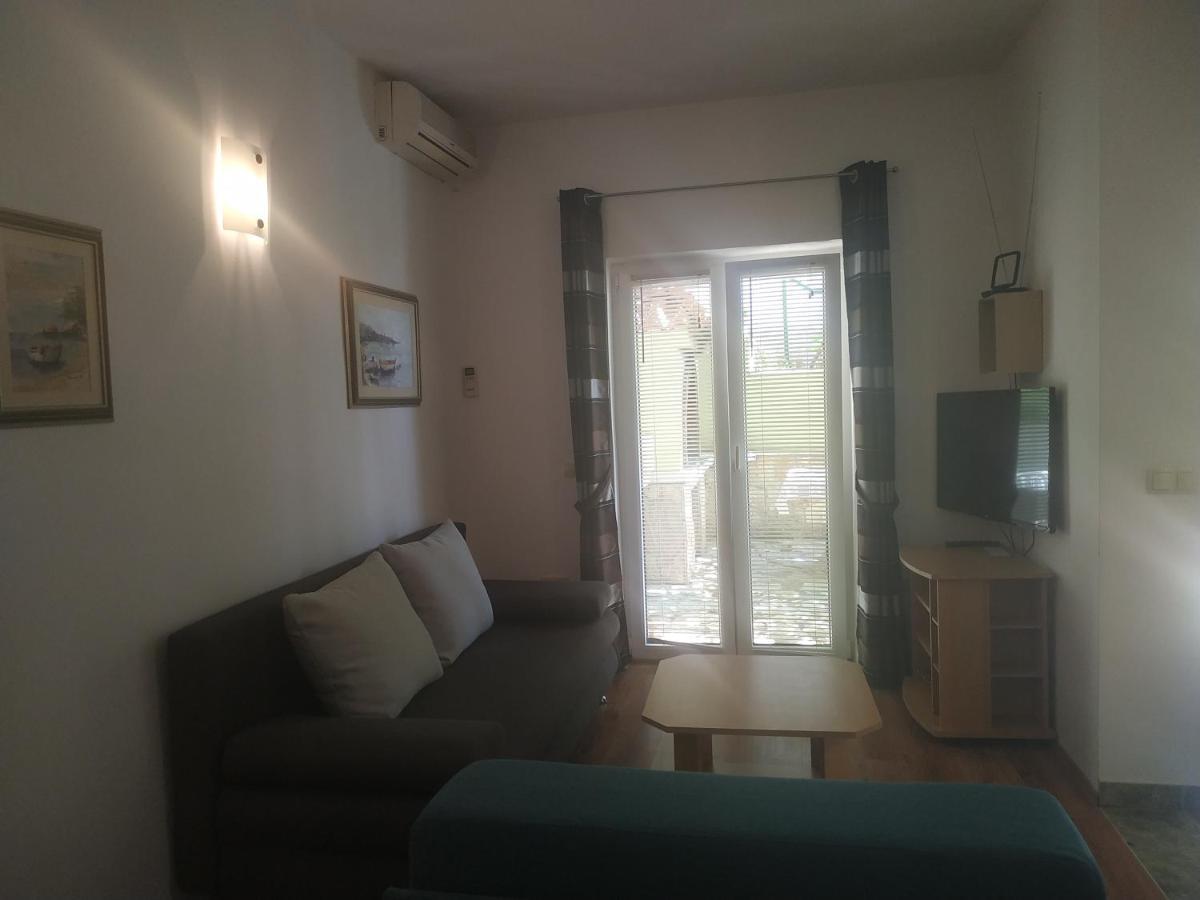Ferienwohnung Jelena Omiš Exterior foto